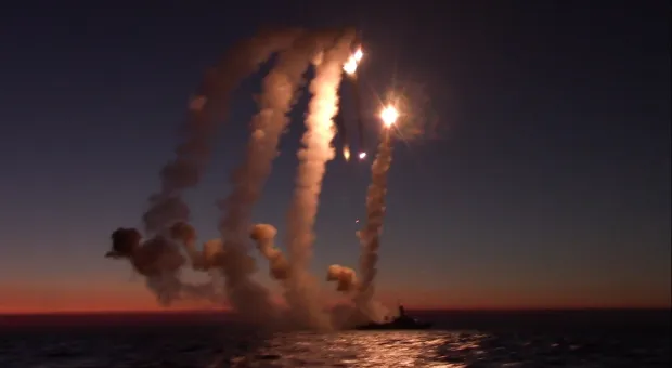 Корабль Черноморского флота поразил военный объект Украины крылатыми ракетами