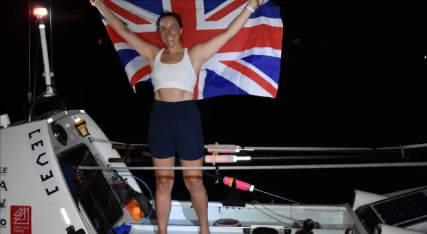 Женщина-юрист пересекла океан на гребной лодке за рекордное время