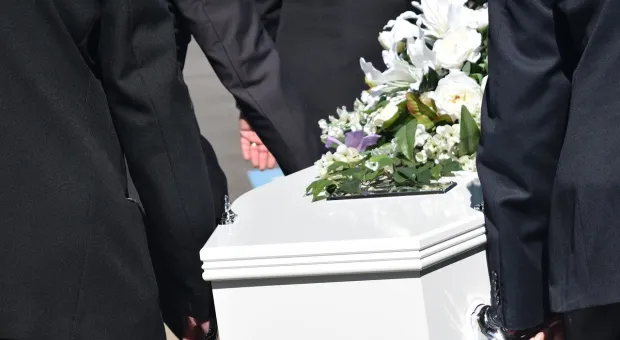 Директор похоронного ГБУ в Севастополе «воскрешал» бизнес родственников