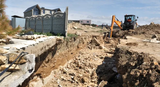Из-за прорыва канализации едва не смыло дом в Казачьей бухте