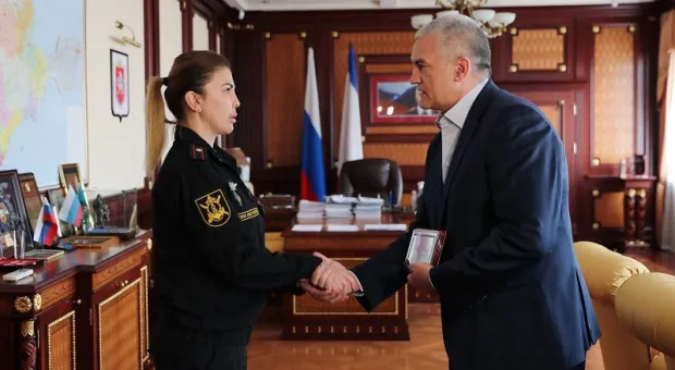 В Крыму женщина-майор получила орден за спасение группы в боях на Украине