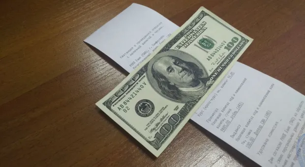 В Севастополе уже можно купить немножко долларов США