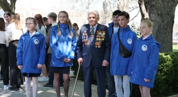 В Севастополе георгиевская ленточка объединила поколения