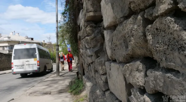  Ремонт подпорной стены в центре Севастополя приведёт к сносу гаражей