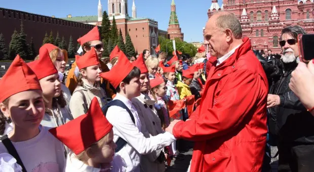 На Красной площади пять тысяч школьников приняли в пионеры