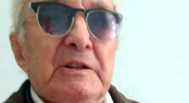 Полиция задержала 97-летнего ветерана за плакат о детях-сиротах