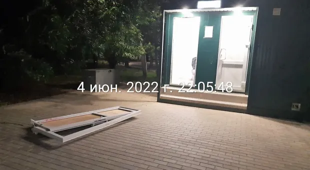 В Севастополе взяли штурмом очередной городской туалет 