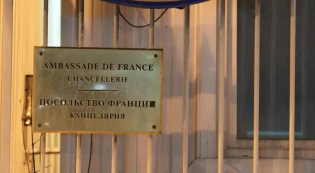 Посольство Франции в Москве переполошила странная посылка из Крыма