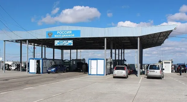 На крымской границе продолжают принимать прибывающих с Украины
