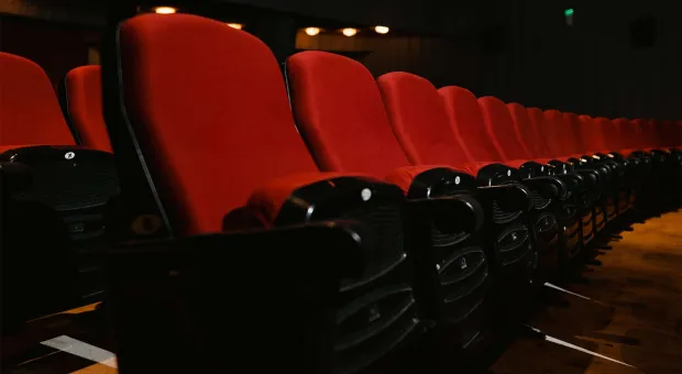 Кинотеатры в российских регионах стали переходить на работу в выходные или закрываться