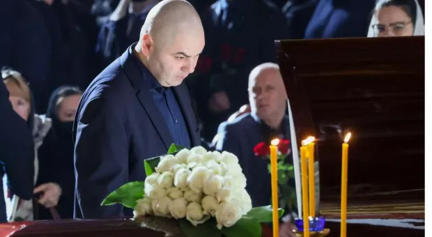 Новости России - Жители Севастополя в ночь на 22 июня зажгли тысячи свечей памяти