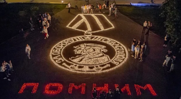 Жители Севастополя в ночь на 22 июня зажгли тысячи свечей памяти