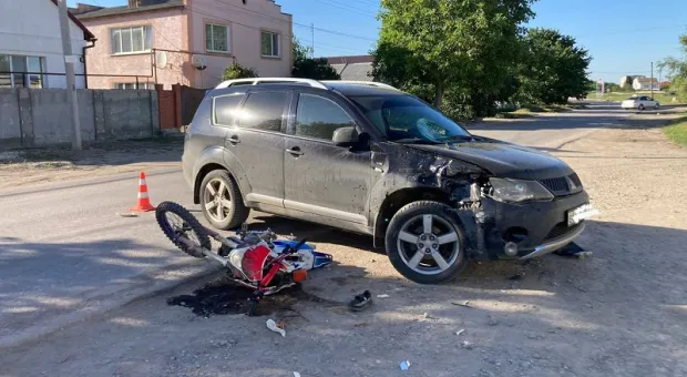 На севере Крыма водитель сбил мотоцикл с несовершеннолетними