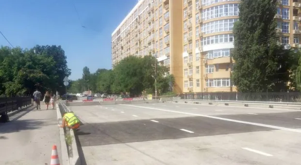 Провал автомобильного моста в центре столицы Крыма починили за 10 дней