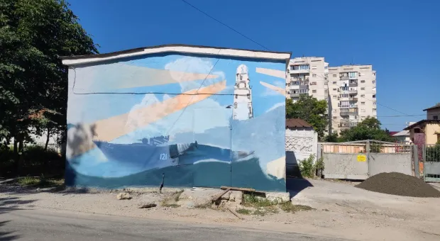 В Севастополе с трансформаторной подстанции убрали рисунок с иностранным моряком