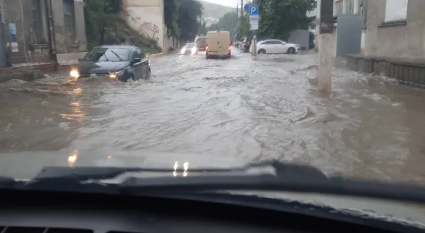 Часть Севастополя ушла под воду из-за мощного ливня