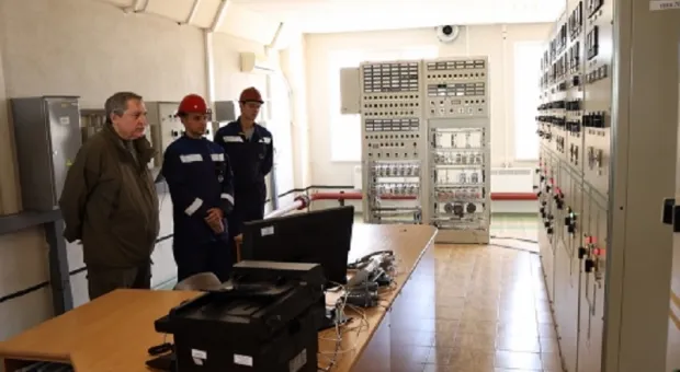 Электроэнергия через Крым: энергетики восстановили работу разрушенных ЛЭП на Украине