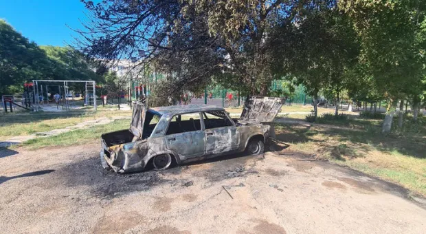 В Севастополе двое детей подожгли три машины