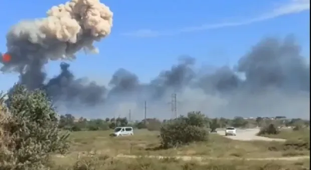 Очевидцы сообщают о взрывах и дыме на западе Крыма — соцсети