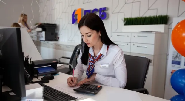 ПСБ в Севастополе начал зачисление пенсий и социальных выплат на банковские карты 