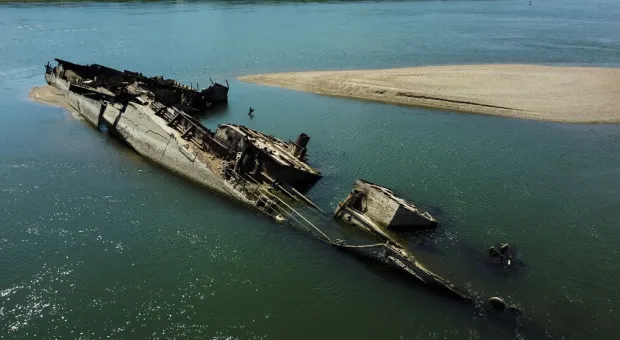 Затопленные нацистские корабли, гружённые взрывчаткой, показались из воды