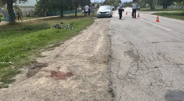 На востоке Крыма ребёнок на велосипеде попал под колёса автомобиля