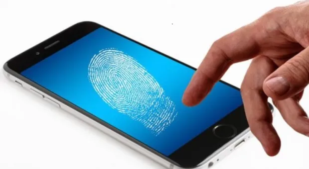 Названа опасность использования отпечатка пальца в смартфоне
