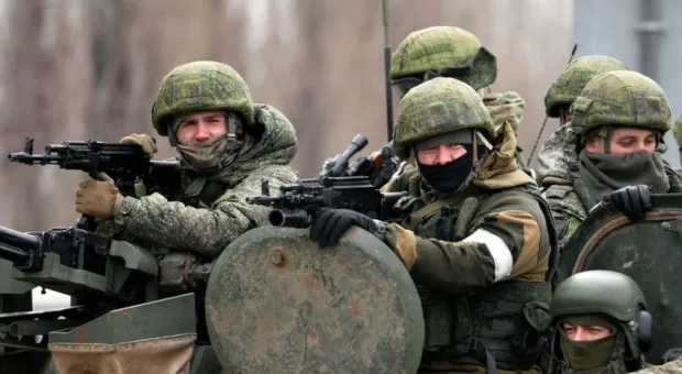 РБК: размер зарплаты российских военнослужащих и силовиков увеличат на 10,5% 