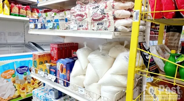 ФАС усилила контроль цен в севастопольских магазинах и на заправках