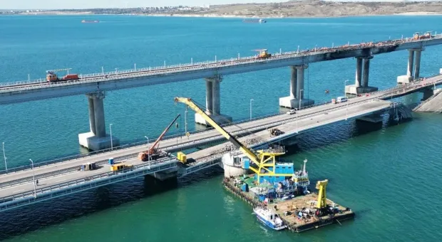 Хуснуллин показал и рассказал, какие работы ведутся на Крымском мосту
