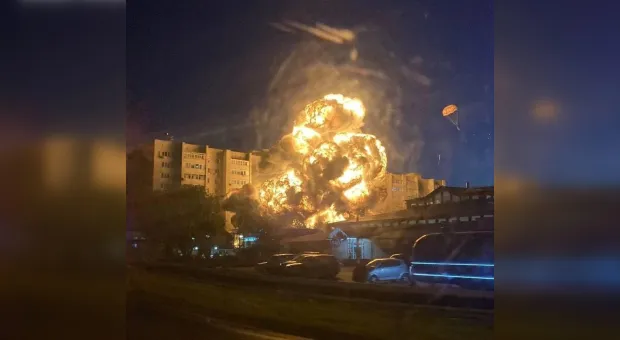 В российском городе-порту бомбардировщик упал на жилой дом