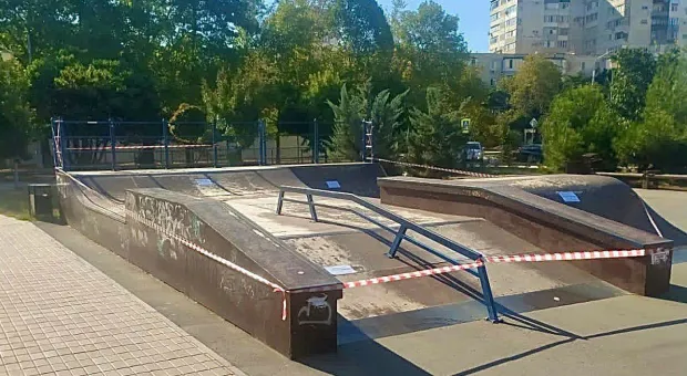 В Севастополе начали снос аварийного скейт-парка