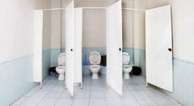 Помощь поневоле: как бюджетников заставляют мыть туалеты в армейских частях