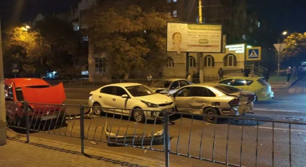 В Севастополе автоледи смешала пять машин в ДТП