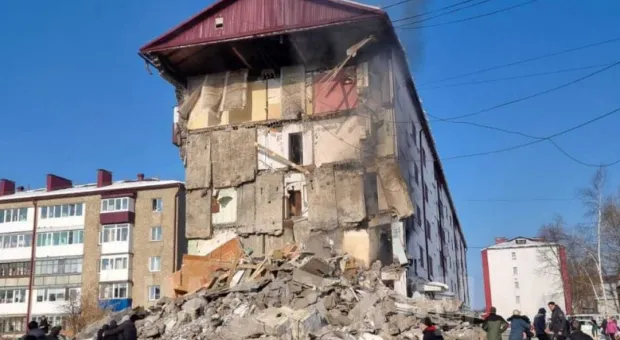 МЧС: пять этажей обрушились при взрыве газа в жилом доме на Сахалине