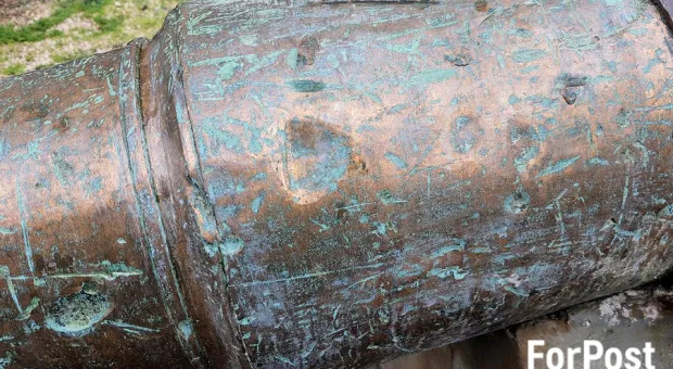 На зачищенные до голого металла старинные пушки Севастополя возвращается патина