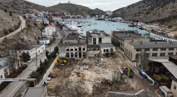 В Севастополе для строительства яхтенной марины сносят цеха завода «Металлист»