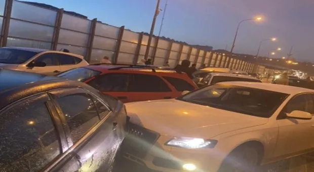 Массовое ДТП в Керчи собрало десятки машин