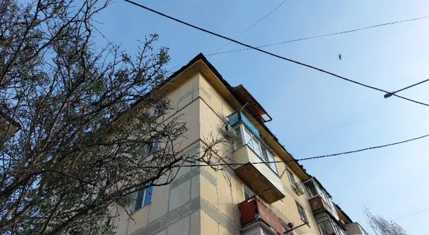 В Севастополе маленькая девочка выпала из окна 4-го этажа