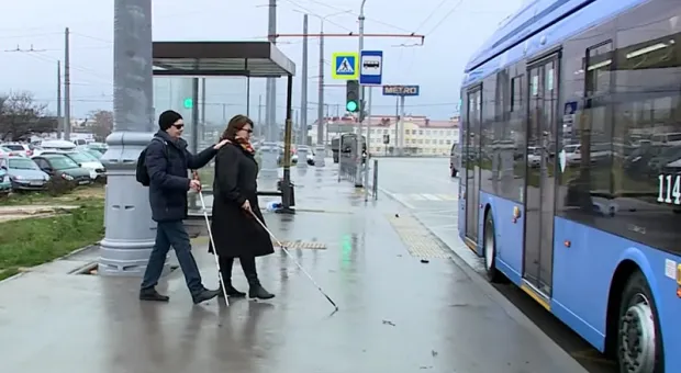 В троллейбусах Севастополя запускают систему оповещения для инвалидов