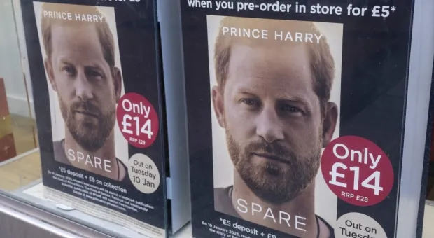 В Букингемском тоже плачут: скандальные мемуары принца Гарри
