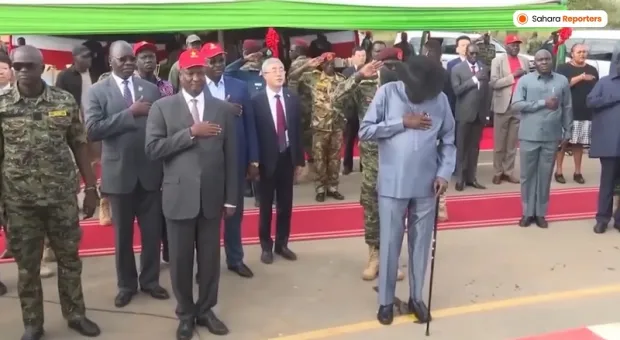 Президент Южного Судана обмочился и задержал журналистов, снявших это на камеру