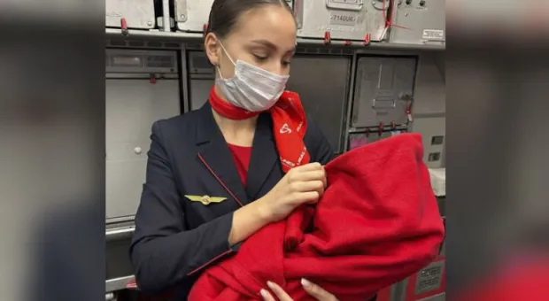 На борту самолета «Уральских авиалиний» родился ребенок