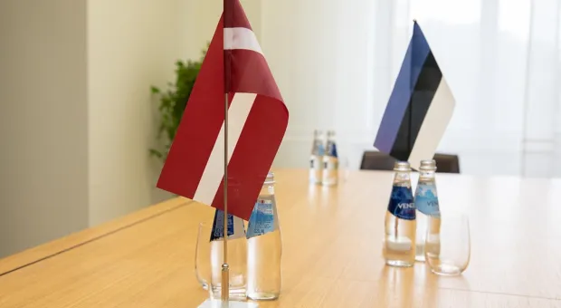 Латвия вслед за Эстонией понизит дипломатический уровень с Россией
