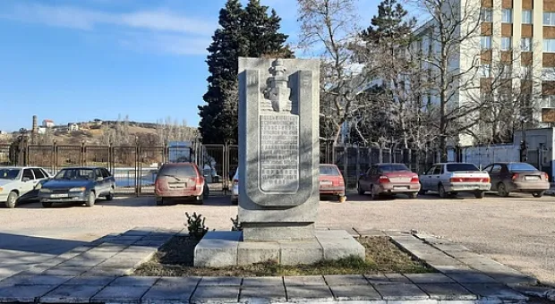 Реставрация памятника Курчатову в Севастополе откладывается «до лучших времён»