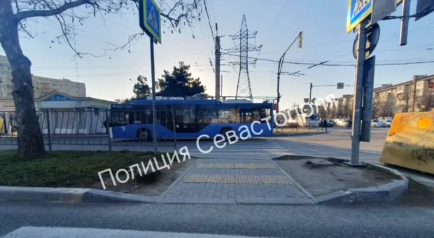 В Севастополе троллейбус сбил пенсионера на пешеходном переходе