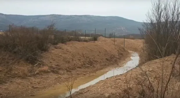 В Севастополе мелеет пруд из-за прорытой кем-то траншеи