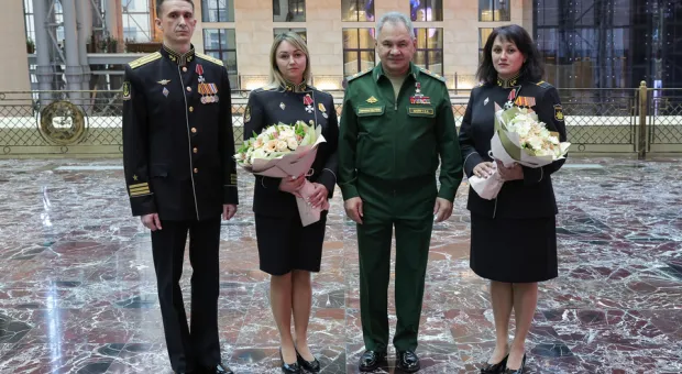 Шойгу наградил отразивших атаку дронов севастопольских женщин-военных