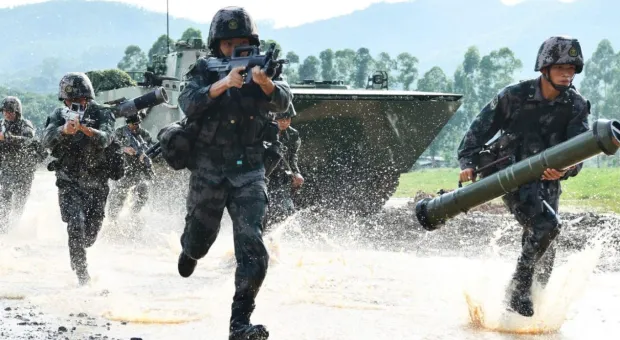 Китайские военные отрабатывают нанесение ударов по Тайваню с моря и воздуха 
