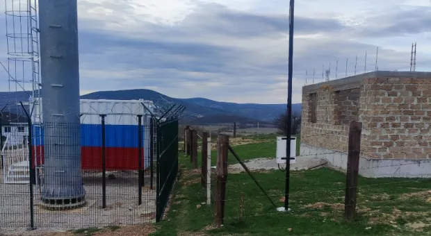 Житель Севастополя вынужден строиться в нескольких метрах от сотовой вышки 